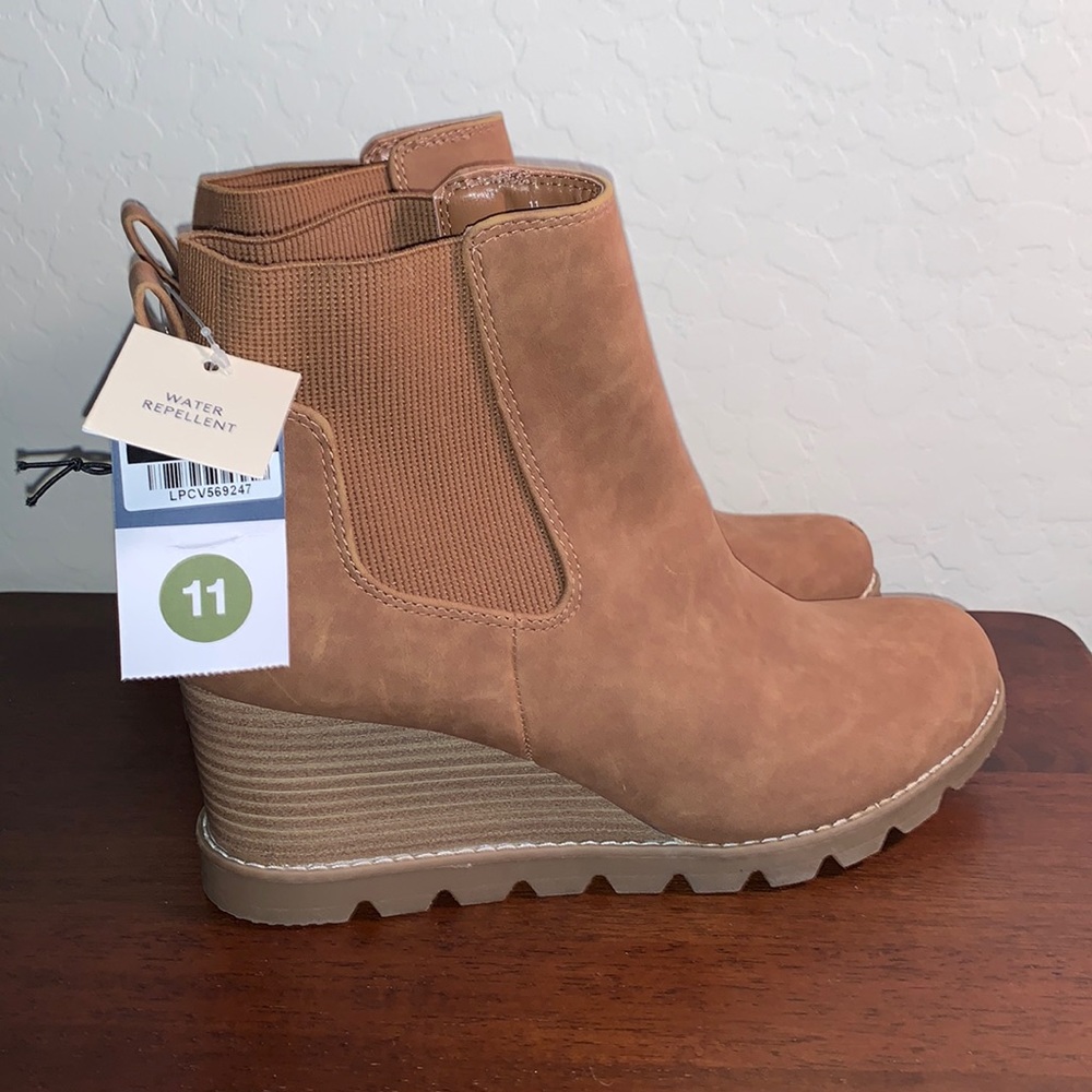 UNIVERSAL THREAD SIZE 11 BRAND NEW W/TAGS GORGEOUS SLIP ON WATER REPELLENT BOOTS